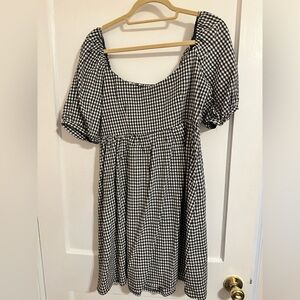 Tuckernuck black and white checkered dress, never been worn size Medium